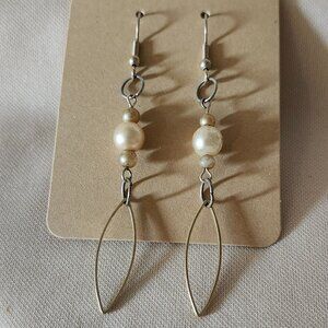 Classic-Meets-Boho Flux Pearl Earrings